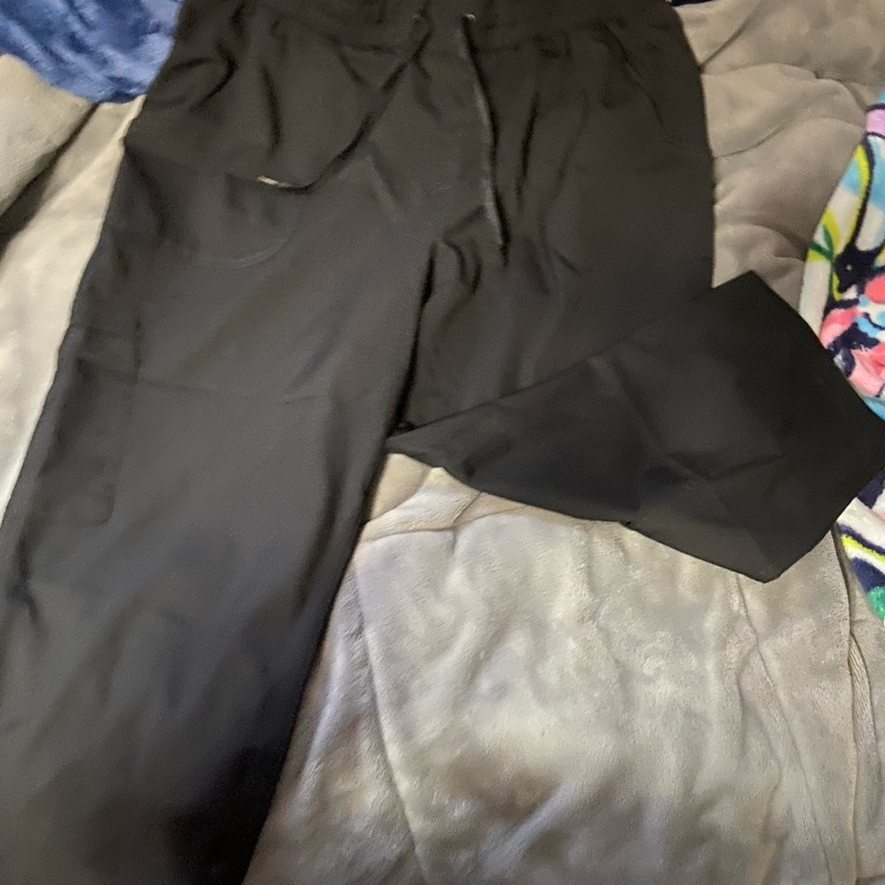 Black joggers with pockets (Lg)